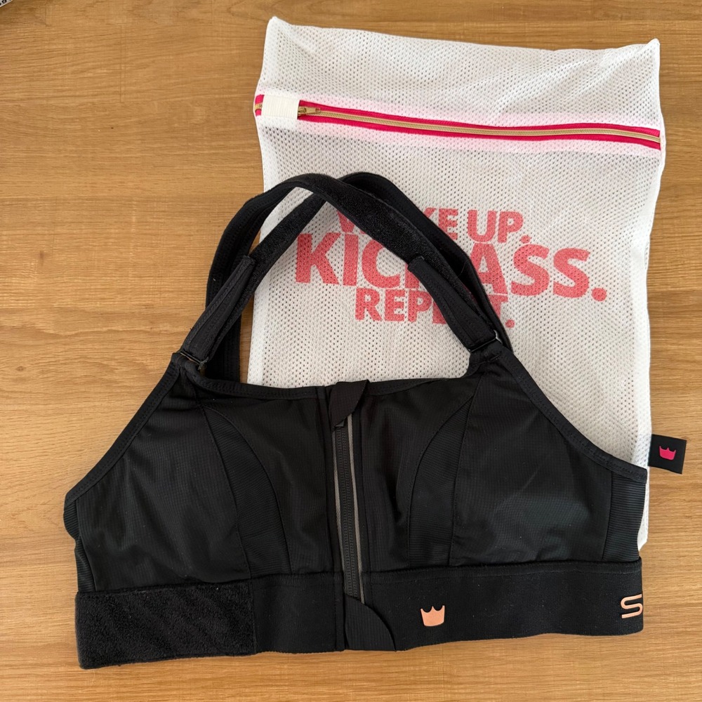 SHEFIT NWOT Ultimate Sports Bra Black Size Medium High Impact Front Zip Wash Bag